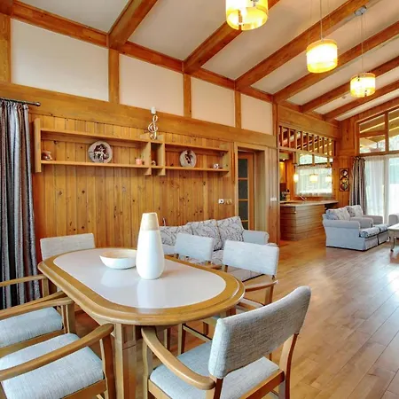 Villa Four Seasons
